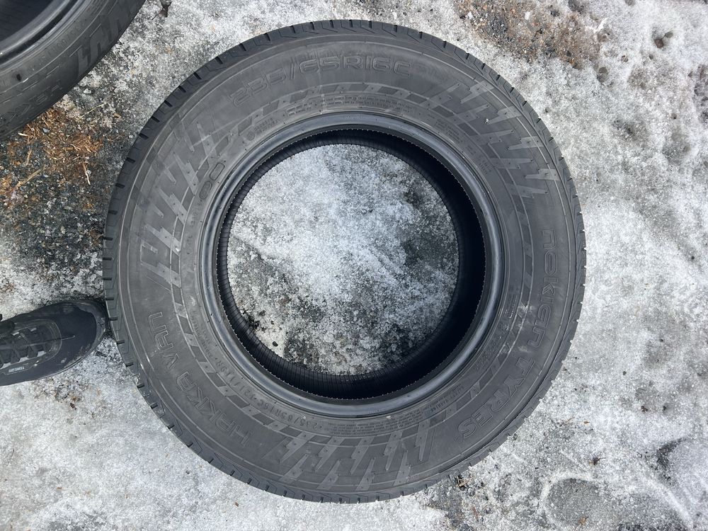 235/65R16C Nokian hakka van