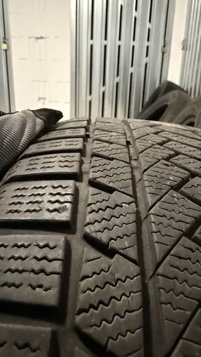 Opony zimowe komplet Continental 225/55/17 17”