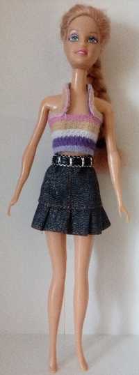 Lalka Jeansowa spódniczka Wełniany sweter Brązowe włosy