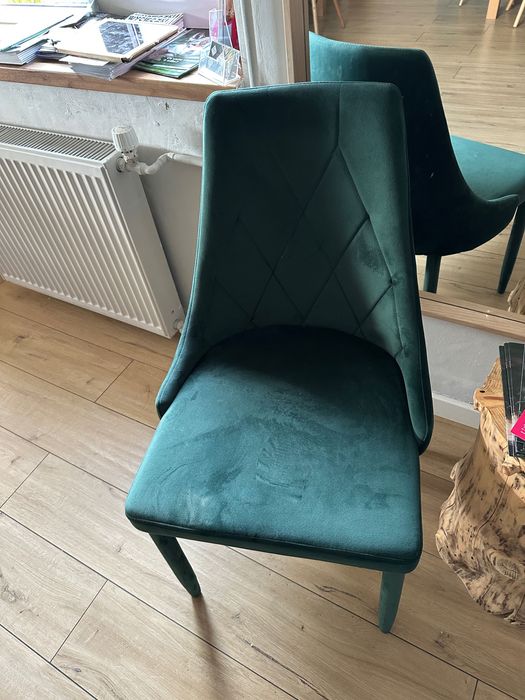 Sprzedam krzesła 25 sztuk i stoły komplety 6 stołów