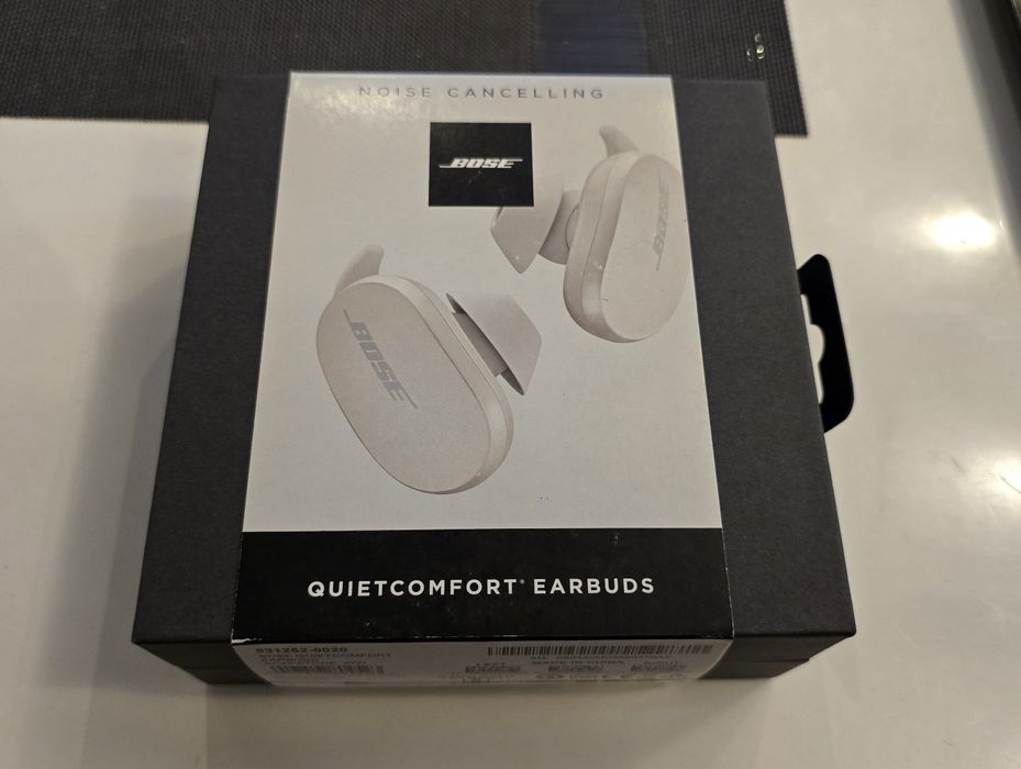 Pudełko z zawartością do słuchawek Bose Quietcomfort Erbuds Polska