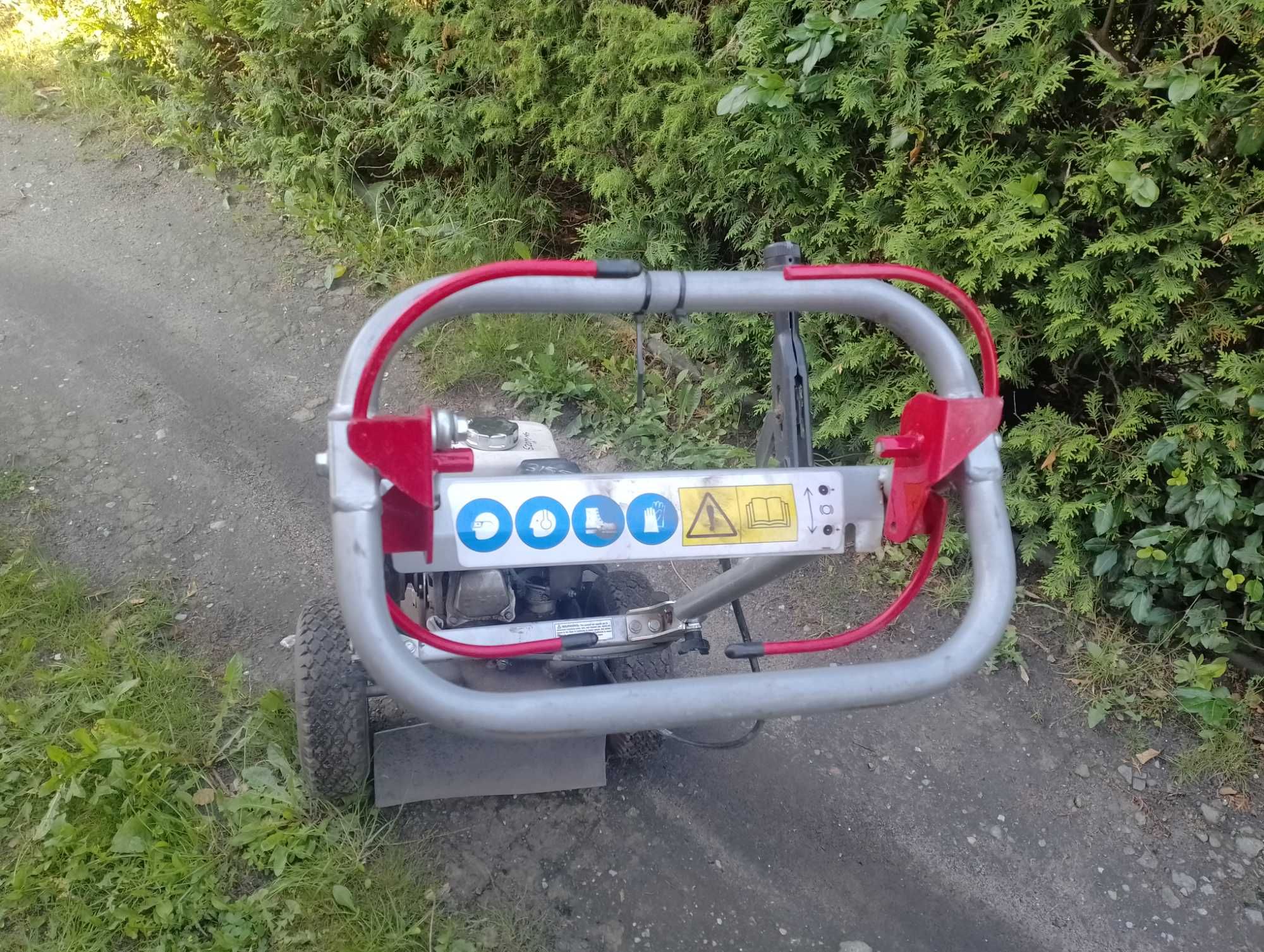 Frezarka (rozdrabniarka) do pni Dosko 200-6H Honda silnik