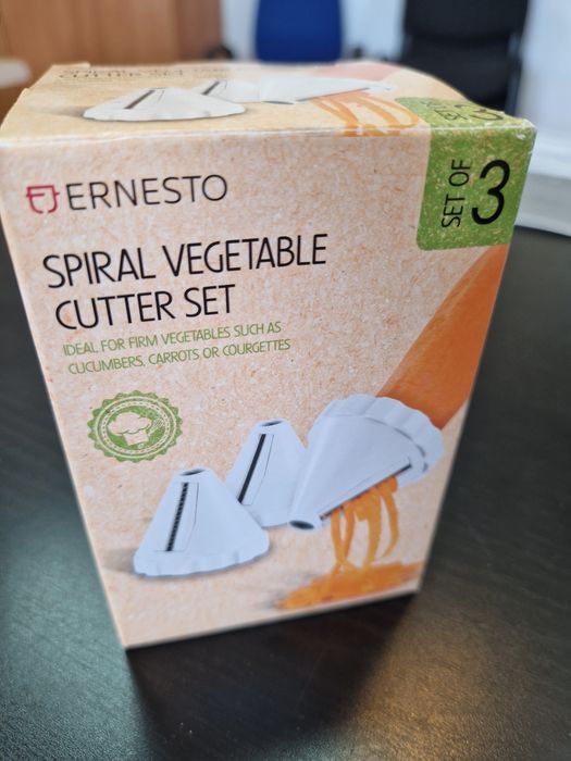 Zestaw do wycinania warzyw nowy