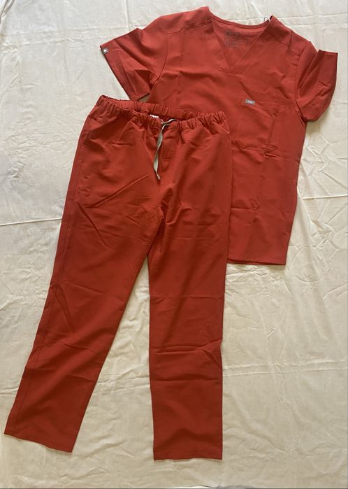 Жінчоий медичний костюм Figs