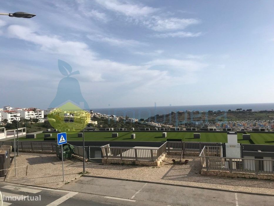 Prédio Com Restaurante/Apartamentos T2 E T1 E Magnífica Vista Mar/E...