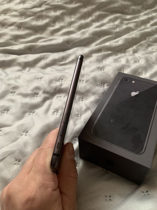 Iphone 8 64 gb гарний стан