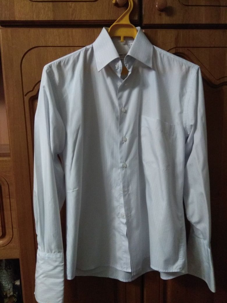 Рубашка  белая размер 38