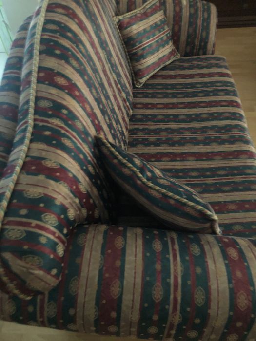 Sofá de tecido usado (comprado em Paços de Ferreira).