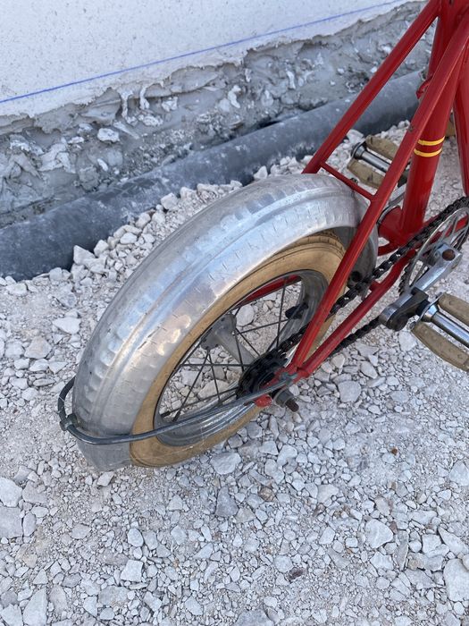 Triciclo antigo de carga Francês criança