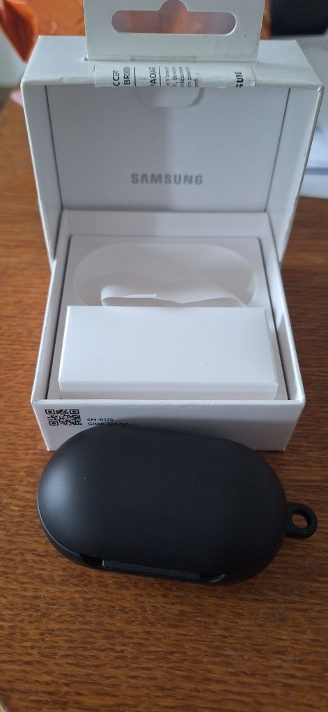 Słuchawki Samsung Galaxy Buds+ z dodatkowym etui