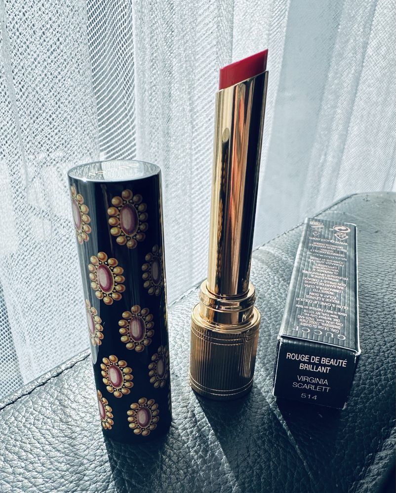 Sminka Gucci czerwona 514 Virginia Scarlett Rouge De Beauté Brillant