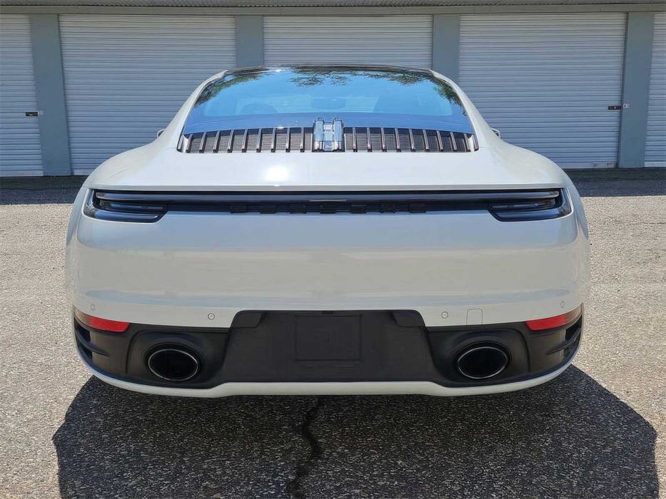 Porsche 911 Carrera S      2020