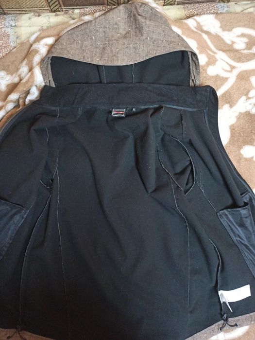 Продається куртка вітрівка