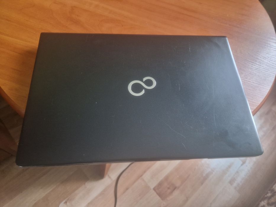 Laptop  fuitsu  z ekranem dotykowym
