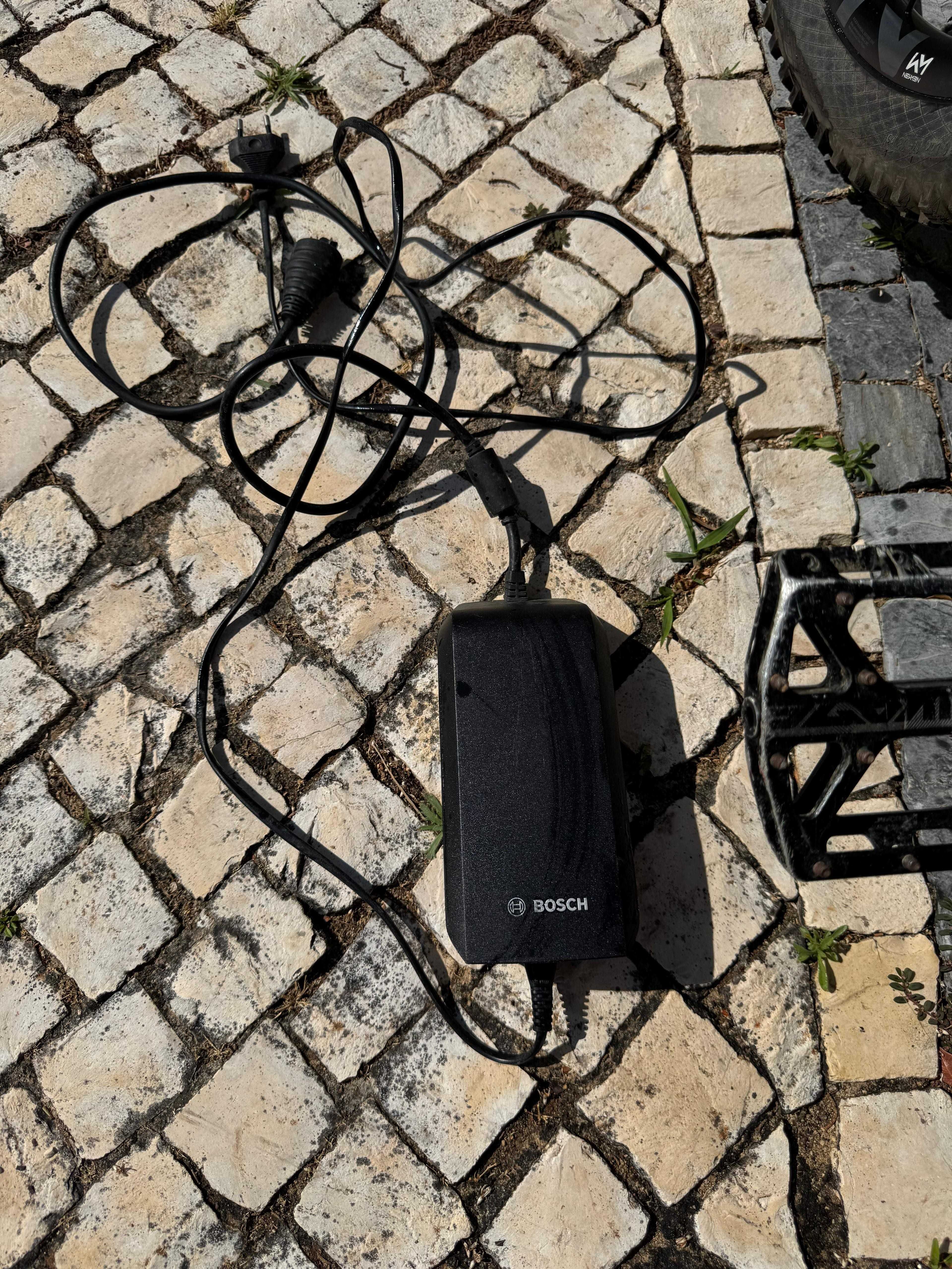 Bicicleta CUBE Stereo HYB - em excelente estado e com pouco uso