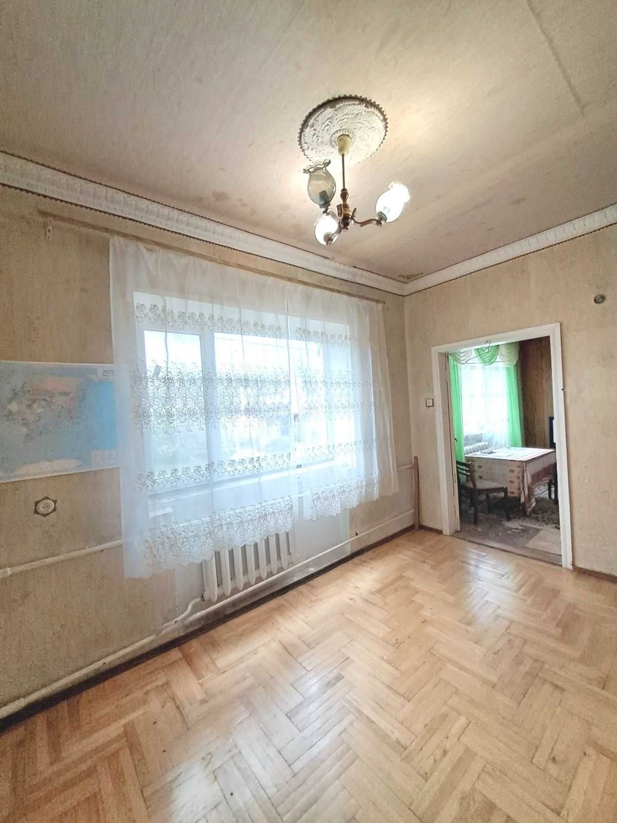 Продам міцний будинок в центрі Соколівки.