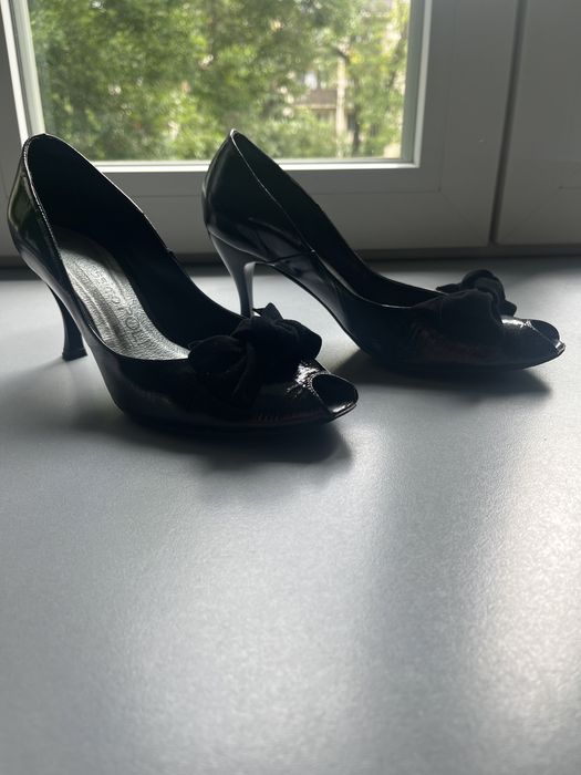 Czółenka szpilki skórzane lakierowane 37