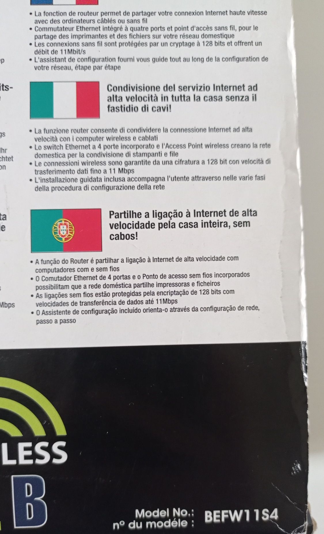 Conjunto de tecnologia. Router, TDT e câmara para computador.