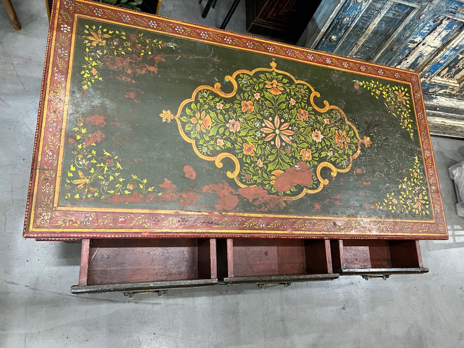 Unikatowy stolik kawowy drewniany z szufladami w stylu indyjskim