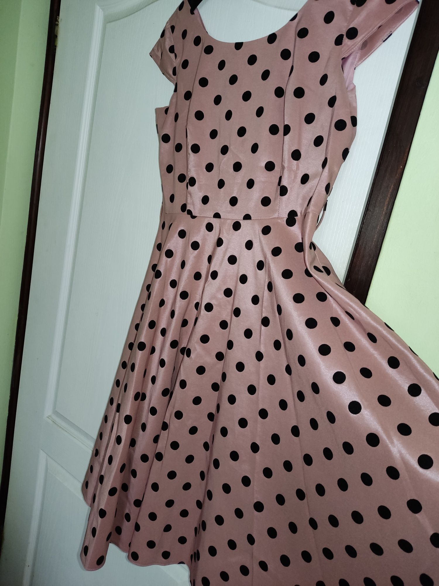 Śliczna elegancka sukienka 40 jak nowa w grochy