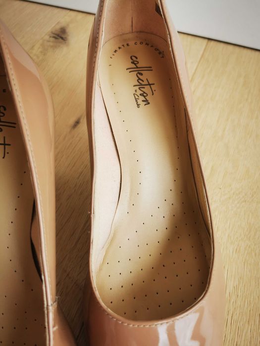 Czółenka lakierowane nude/beżowe Clarks, r.40