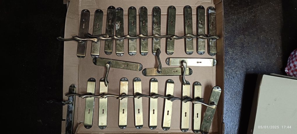 Puxadores de portas interiores antigos em latão
