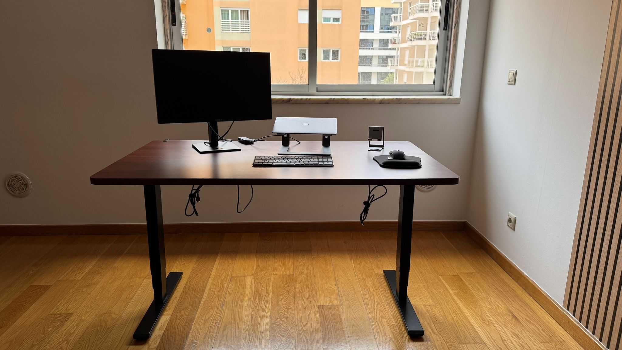 Secretária elétrica SANODESK 140x80 — motor duplo, como nova, só 270€