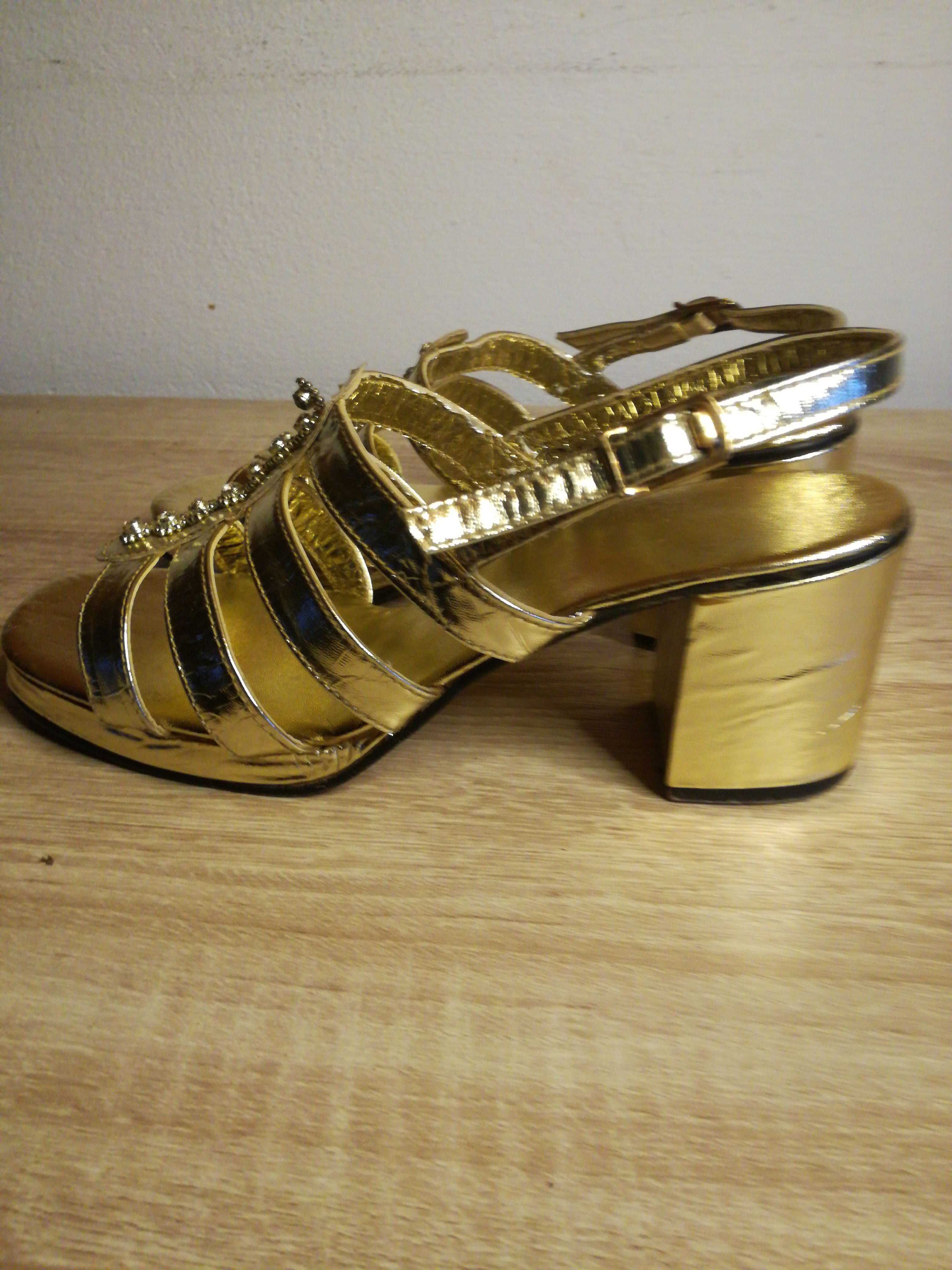 Buty lakierowane złote sandały -letnie.