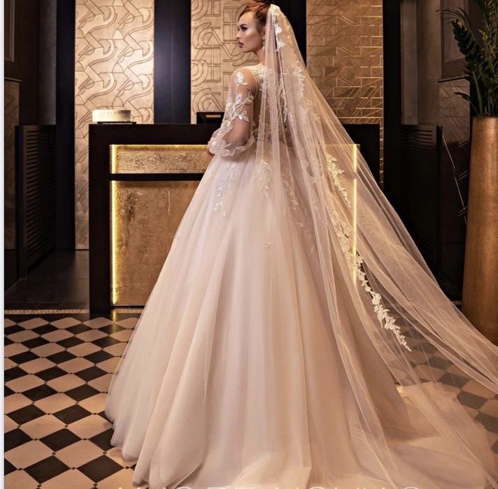 Весільна сукня, плаття пишна, довга, шикарна