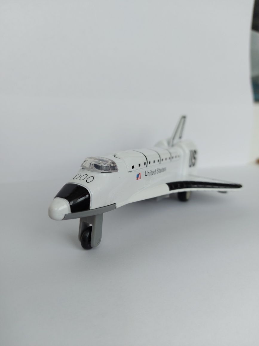 Космический шаттл Carlisle NASA Discovery.