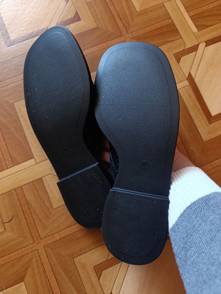 Продам жіноче взуття