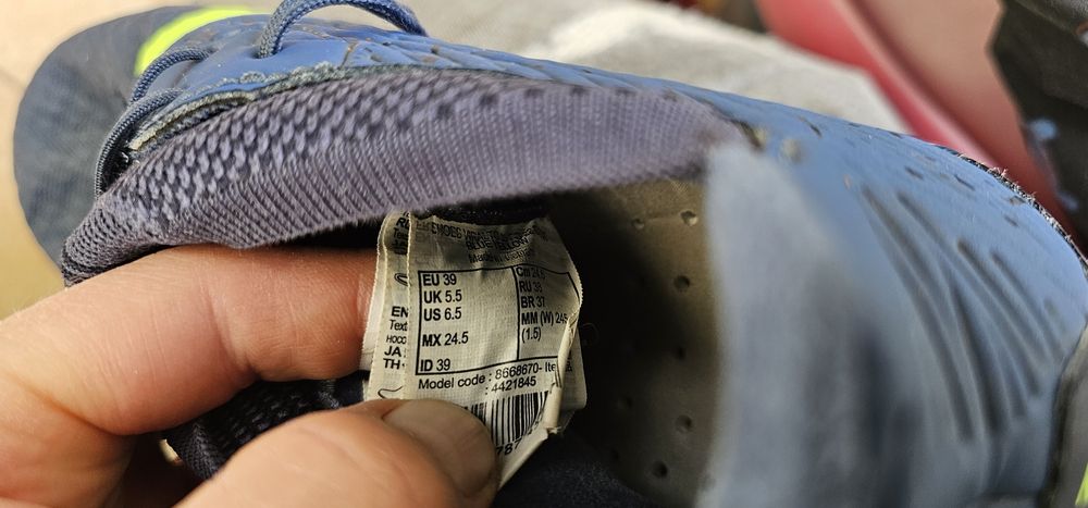 Kipsta korki piłkarskie rozmiar 39 wkładka 24,5cm używane