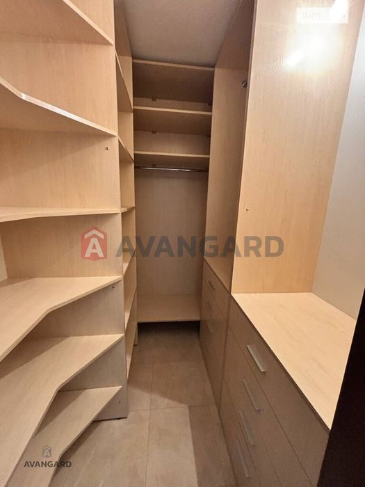 Простора квартира мікрорайон Поділля з якісним ремонтом