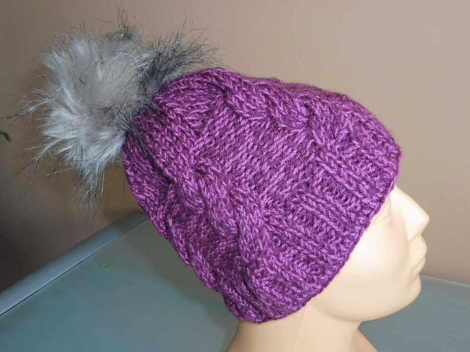 Czapka fioletowa z pomponem obwód 49 cm