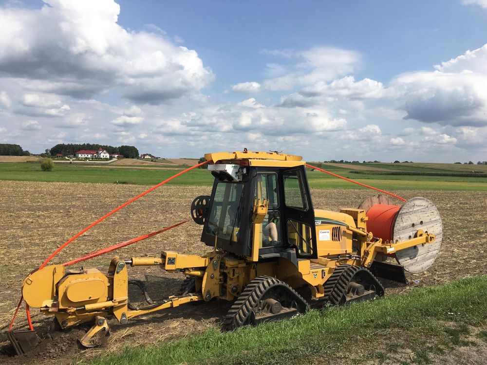 Usługi pługoukładaczem Vermeer rtx1250 światłowody
