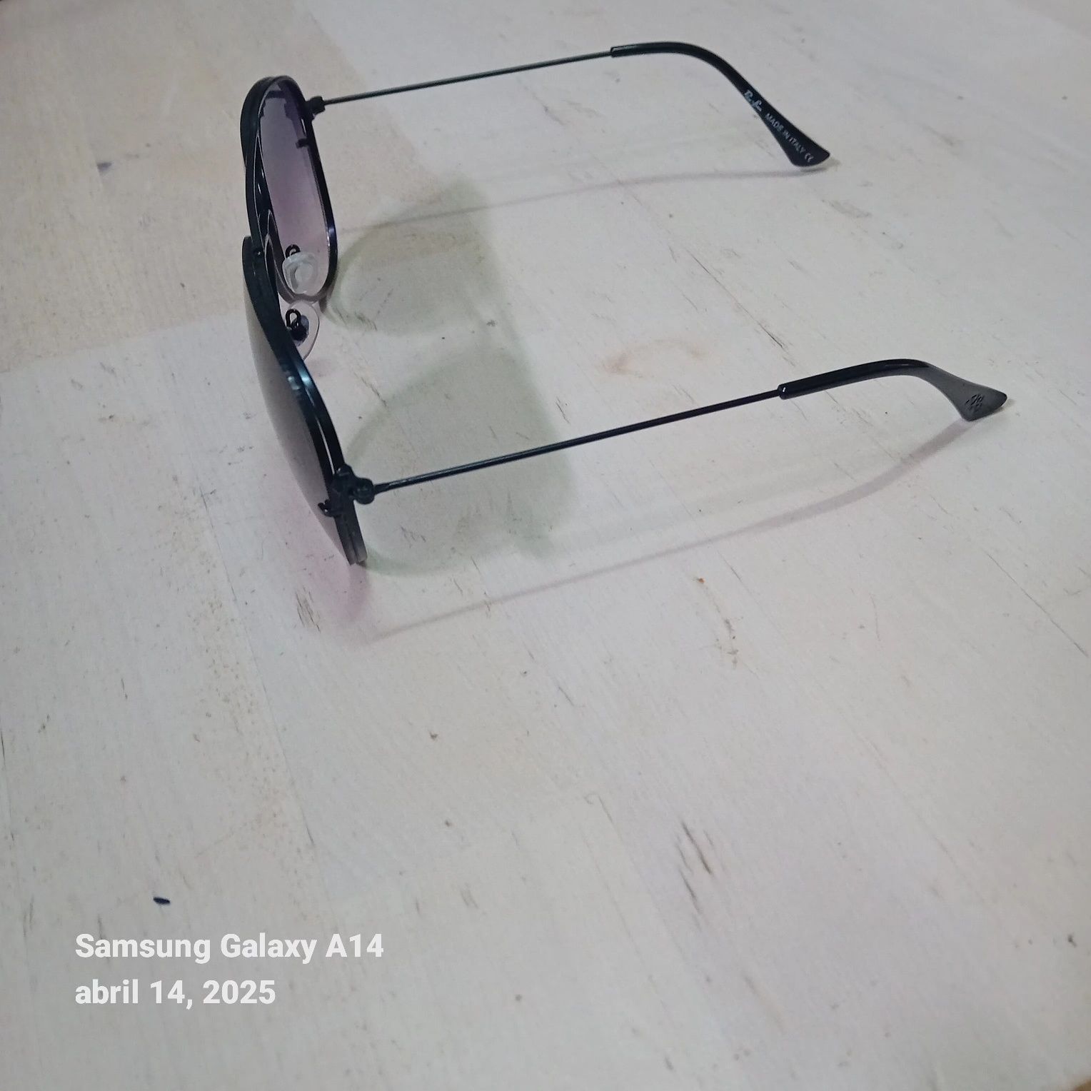 Vendo óculos de sol Ray-Ban novos. sem etiqueta e sem estojo