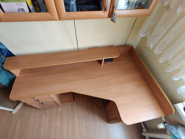 Duże i solidne biurko narożne