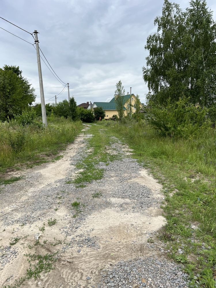 Продаж двосторонньої земельної ділянки під забудову