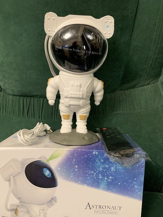 Нічник космонавт  ОПТ 12 шт Великий Астронавт - проектор зоряного неба