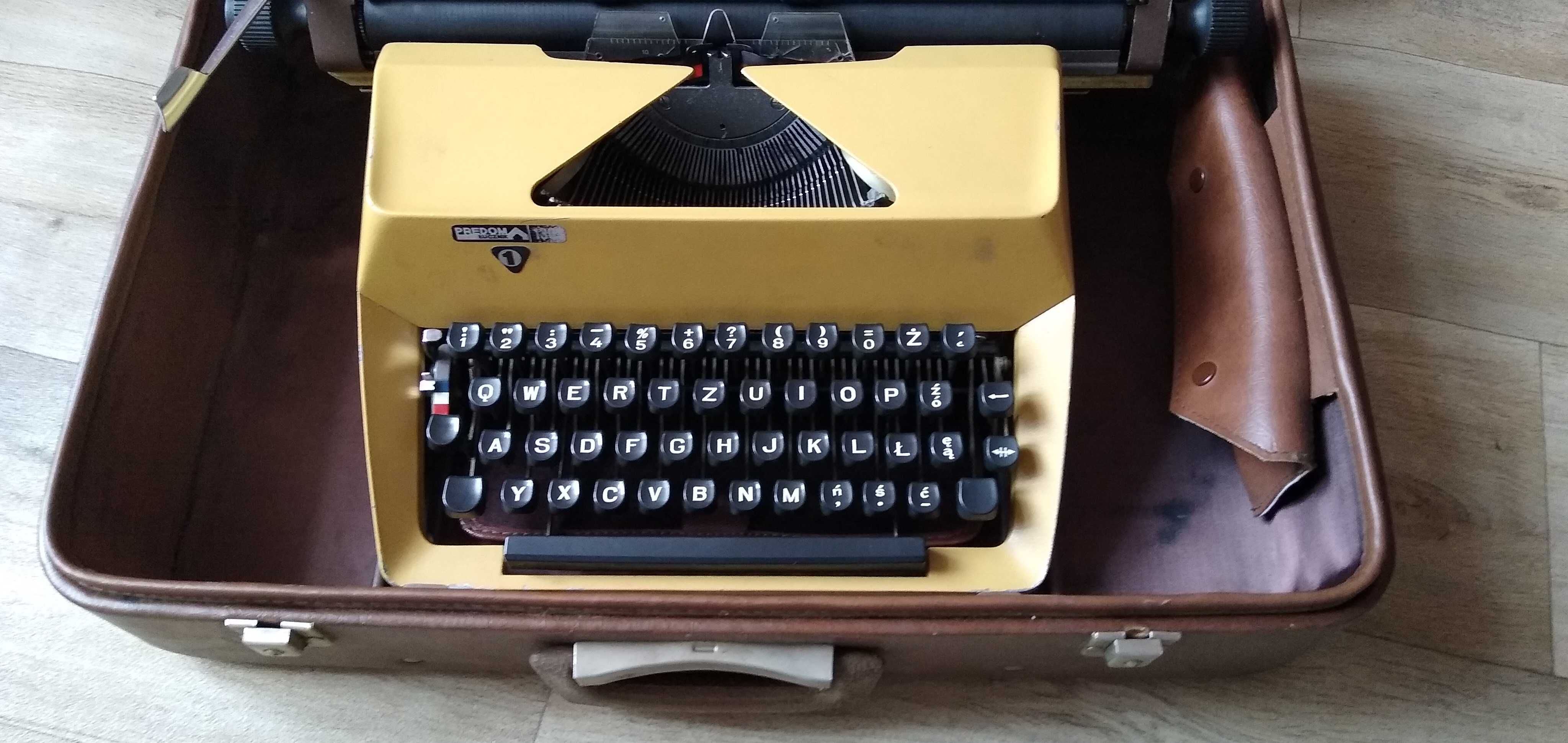 Maszyna do pisania z walizką