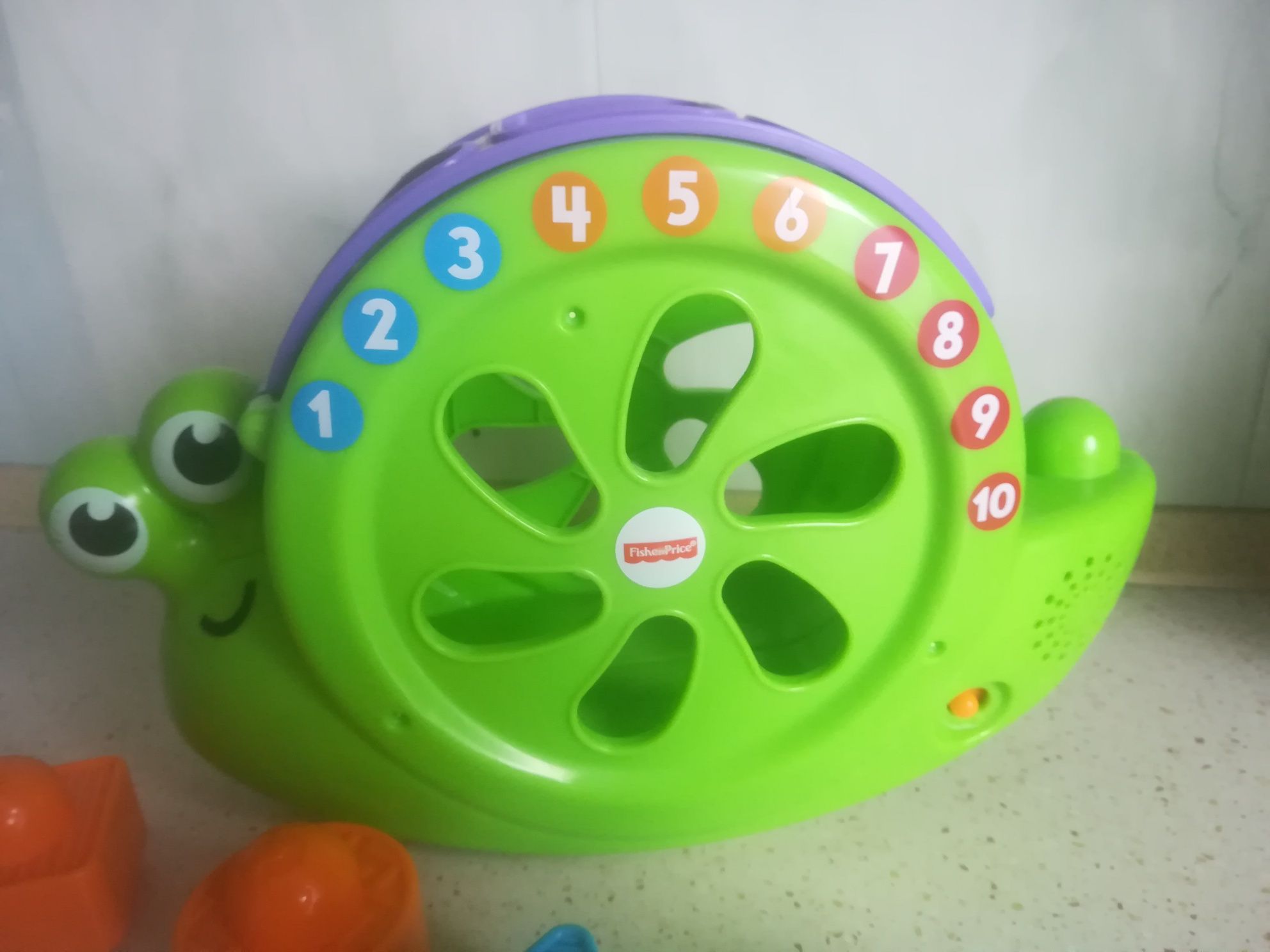 Fisher-Price Śpiewający Ślimak Sorter zabawka