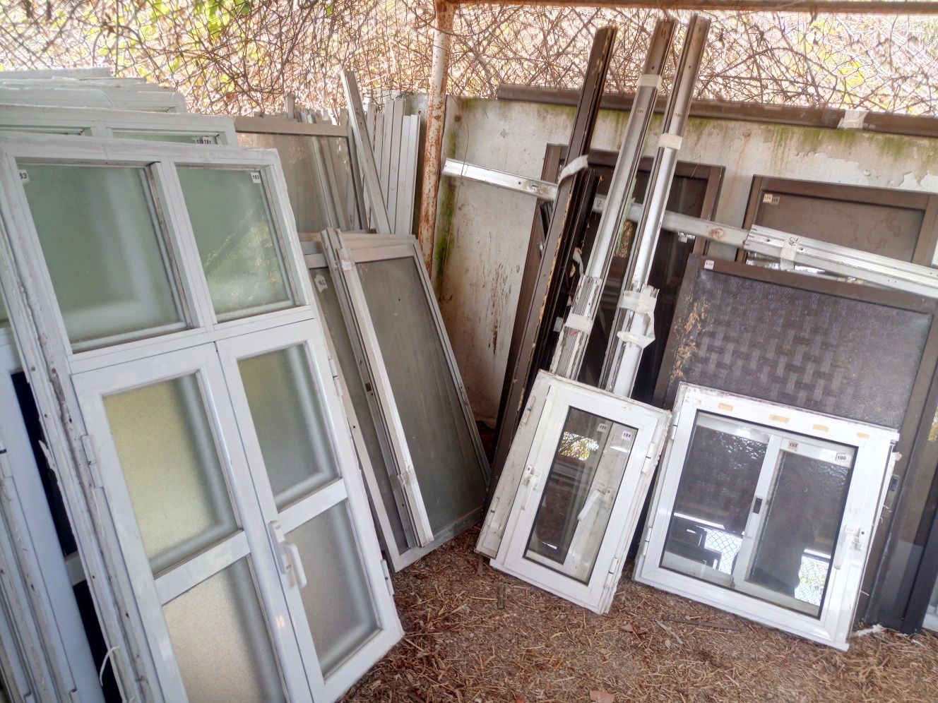 Janelas e Portas aluminio usadas Bom estado