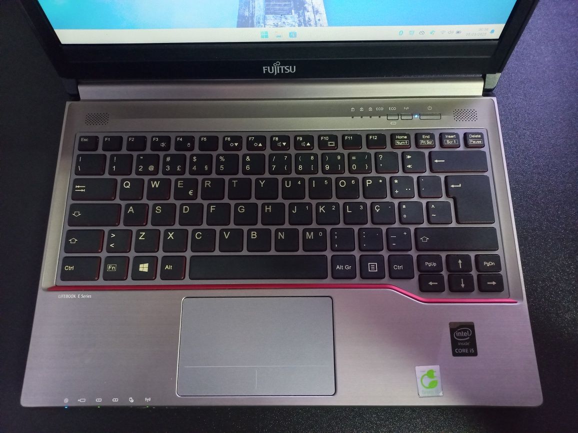 Fujitsu Lifebook E734