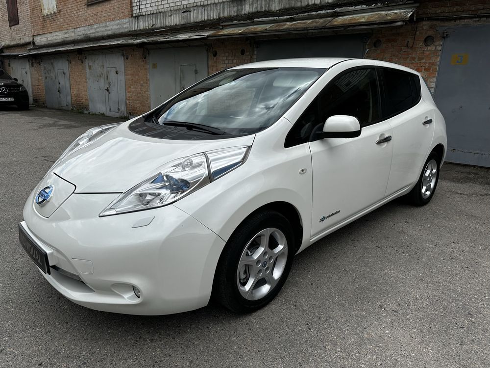 Nissan Leaf EXCLUSIVE edition в идеальном состоянии и в максималке