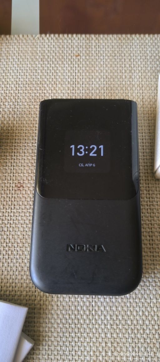 Nokia  2720 flip