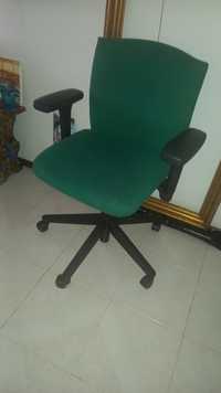Cadeira de escritório,anatómica,regulável, marca comforto, robusta.