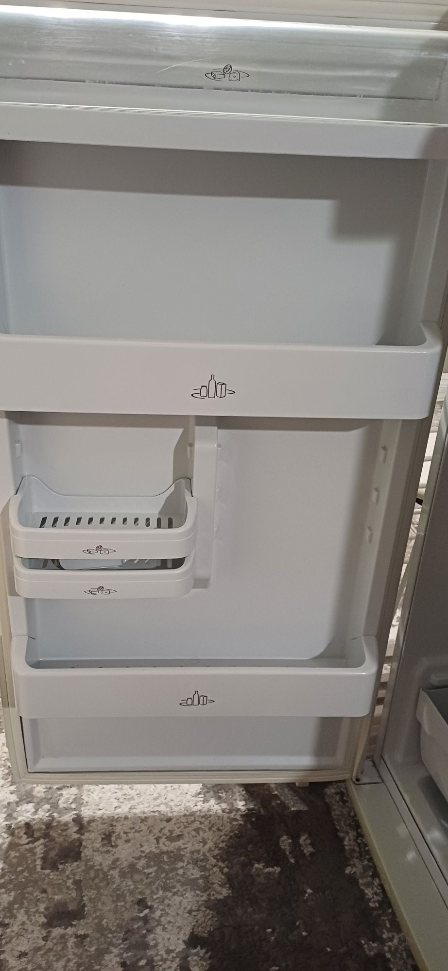 Холодильник Indesit