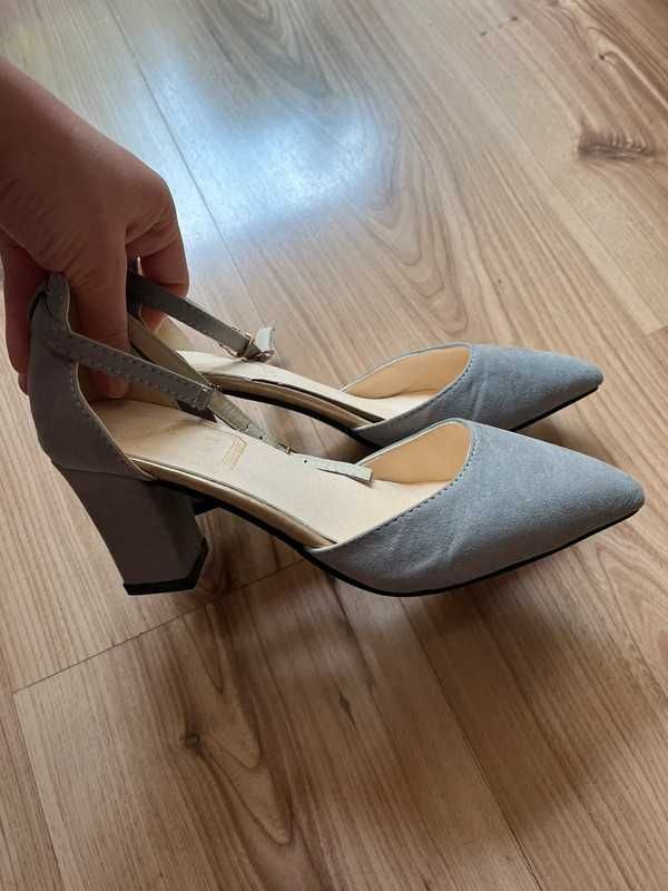 Buty szare czółenka na klocku słupku szpic wesele komunia chrzciny