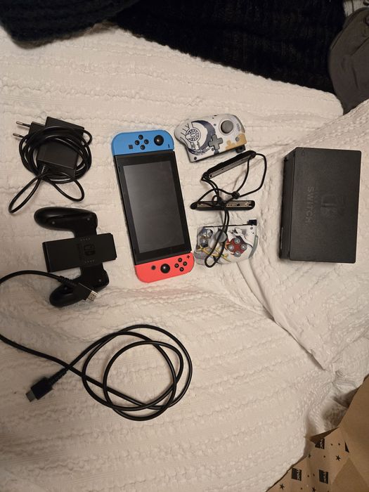 Nintendo Switch + controlos pokemon