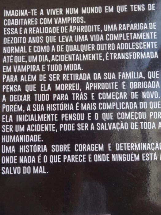 Livro "Um" de Tânia Gama